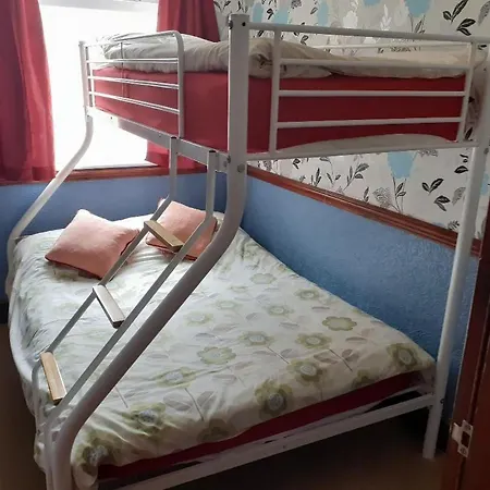 Burton House Apartment *