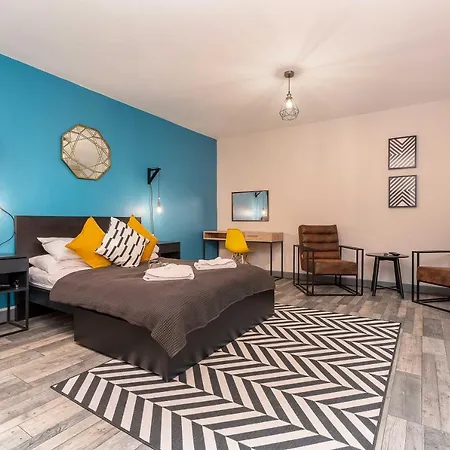 Pine Suite - Studio Apartment - Talbot Road Apartment *