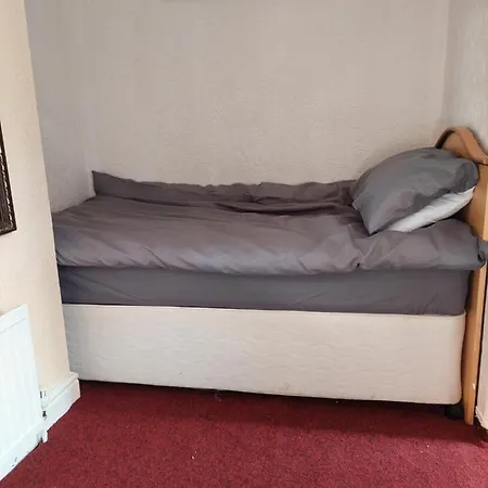Leatham Park Guest house 3*