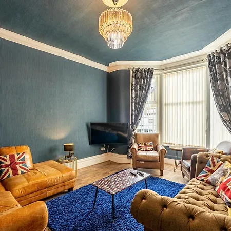 Abode - The Cinema House Holiday home *