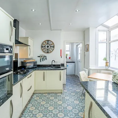 Abode - The Cinema House Holiday home *