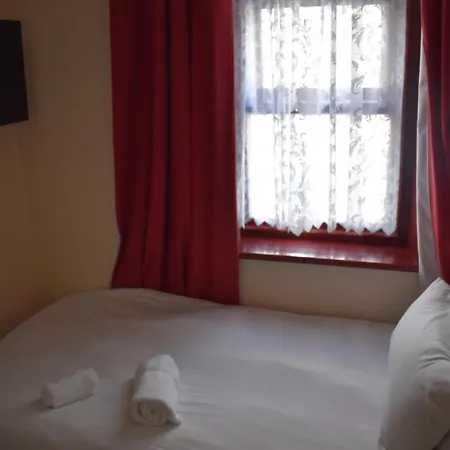 Lyndhurst B&B 블랙풀