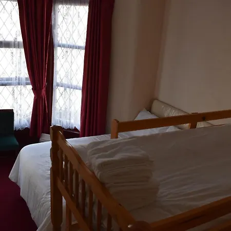 Lyndhurst B&B 블랙풀