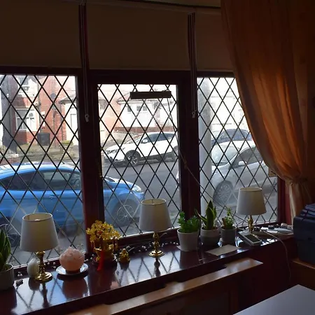Lyndhurst B&B 블랙풀
