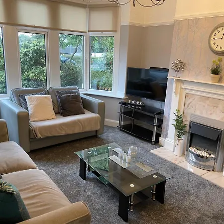 Holiday home Spacious And Stunning 4 Bed House In *