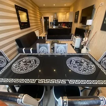 Boutique 2 Bed Gold Sleeps 10