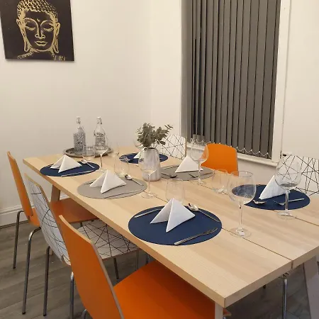Stunning 5 Bed House, 2 Mins To And Town, With Free Parking * Blackpool