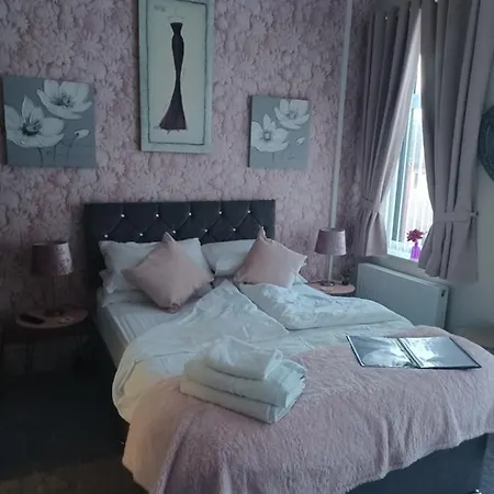 Friends Bed & Breakfast 4*