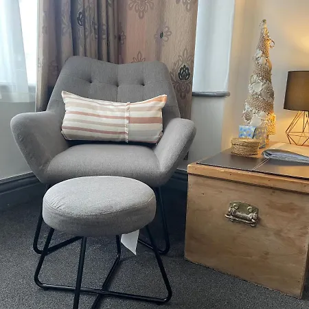 Holiday home Entire In With Free Parking And A Private Patio Garden *