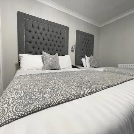 Park House 3*