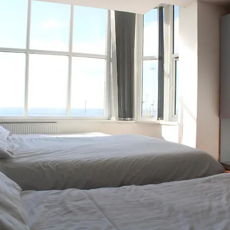 Skye Oceans Bed & Breakfast Blackpool