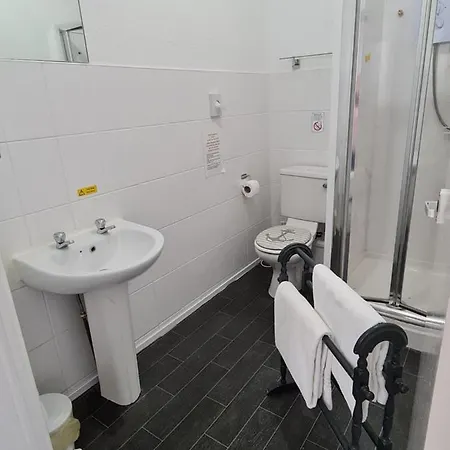 Waters Edge Hotel 3*
