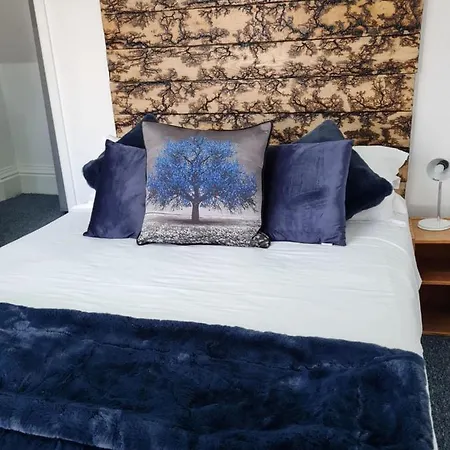 Waters Edge 3*