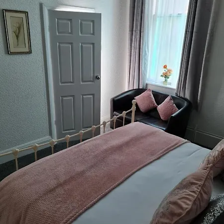 Waters Edge Hotel 3*
