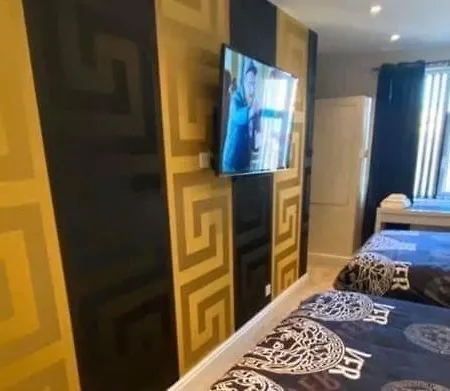 Boutique 2 Bed Gold Sleeps 10 Apartment Blackpool