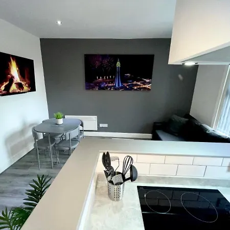 Reads Luxury Jacuzzi