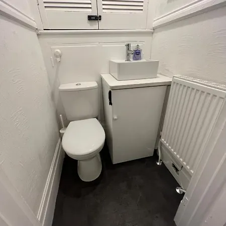 Friends House, Hot Tub, Sleeps 6 Holiday home *