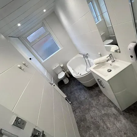 Friends House, Hot Tub, Sleeps 6 Blackpool