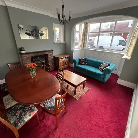 Holiday home Friends House, Hot Tub, Sleeps 6 *