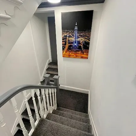 Osborne Luxury Hot Tub And Jacuzzi Apartment Blackpool