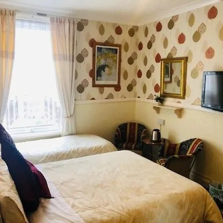 Dunromin Hotell 3*