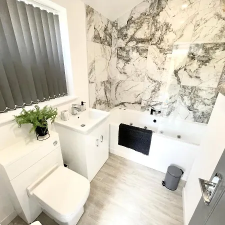 Osborne Luxury Hot Tub And Jacuzzi