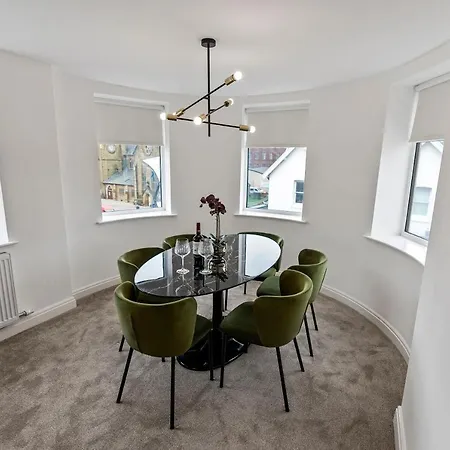 Mode Winter Gardens Apartment