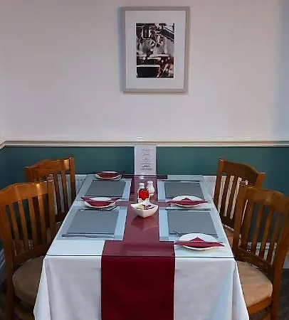 Blackpool Lodge Bed & Breakfast 3*