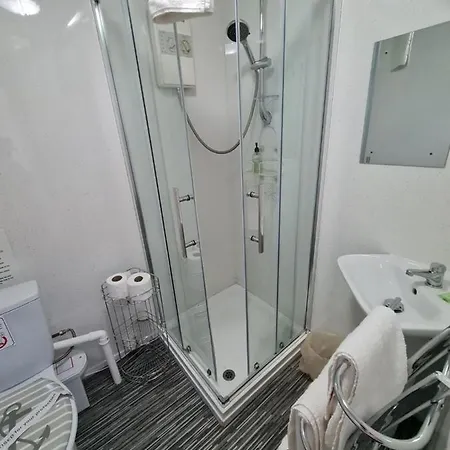 Waters Edge 3*