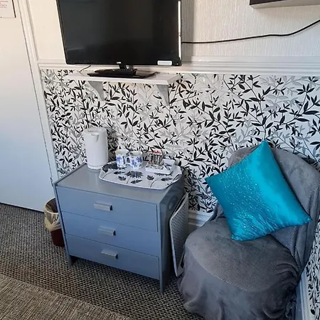 Hotel Waters Edge 3*
