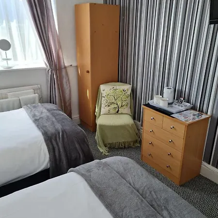 Waters Edge 3*