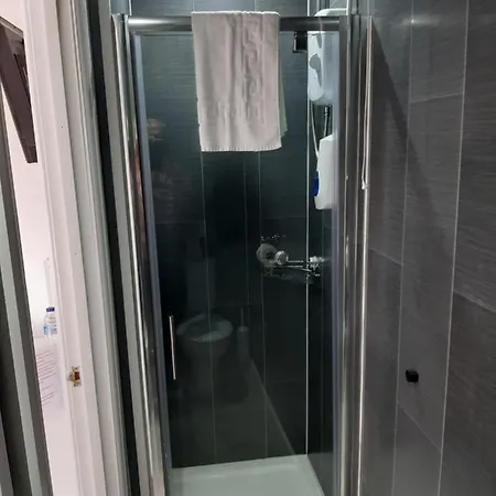 Bed & Breakfast Manchester House 3*