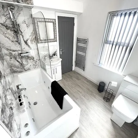 Apartment Osborne Luxury Hot Tub And Jacuzzi