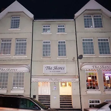 The Shores Hotel, 호텔