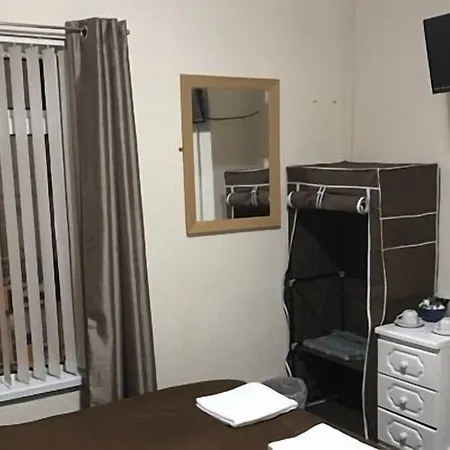 Oasis Guest house 3*