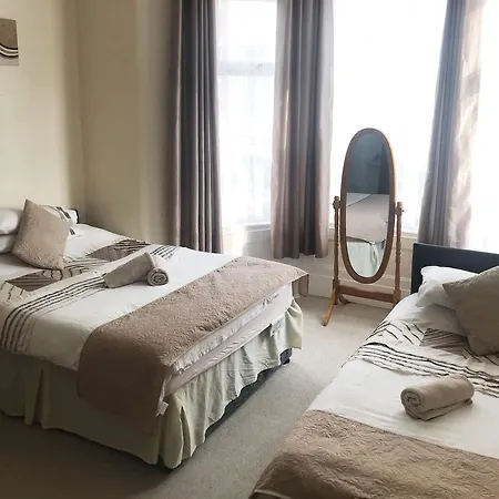 Отель Aysgarth House