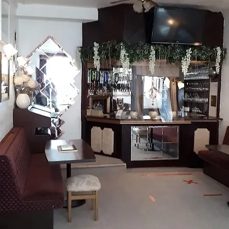 Отель Aysgarth House 3*