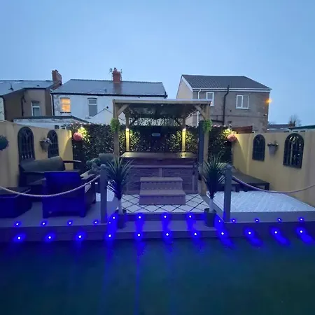 Holiday home New…the Hottub House Pleasure