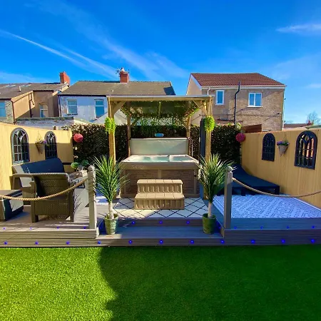 Holiday home New…the Hottub House Pleasure *