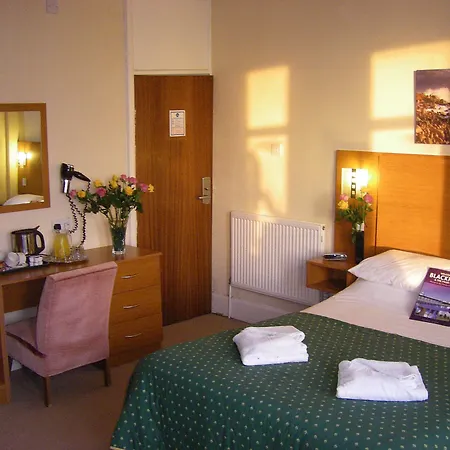 The Waldorf - Near Pleasure & Sandcastle 3* Blackpool