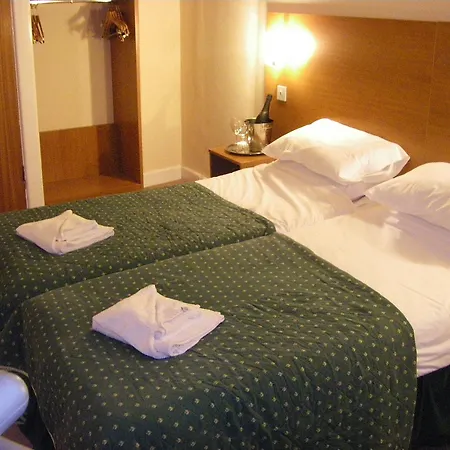 The Waldorf - Near Pleasure & Sandcastle 3*