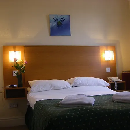 The Waldorf - Near Pleasure & Sandcastle 3* Blackpool