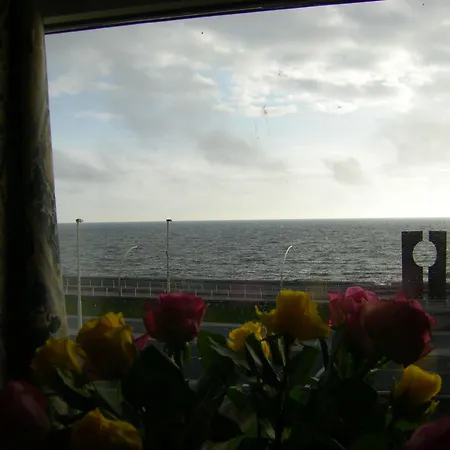 The Waldorf - Near Pleasure & Sandcastle Hotel
