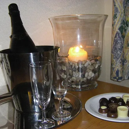 The Waldorf - Near Pleasure & Sandcastle Hotel