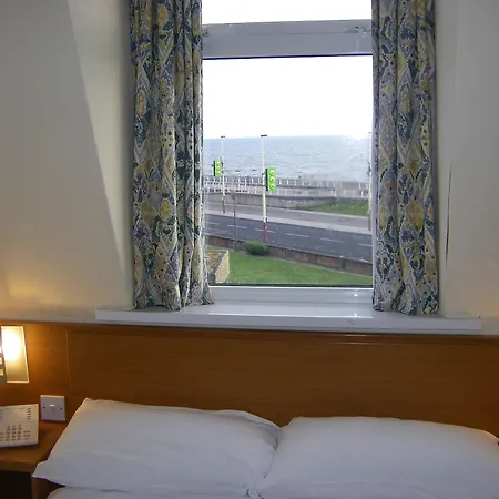 Hotel The Waldorf - Near Pleasure & Sandcastle