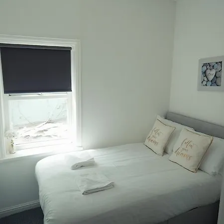 Banks Street Apartment *