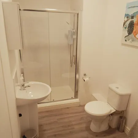 Banks Street Apartment *