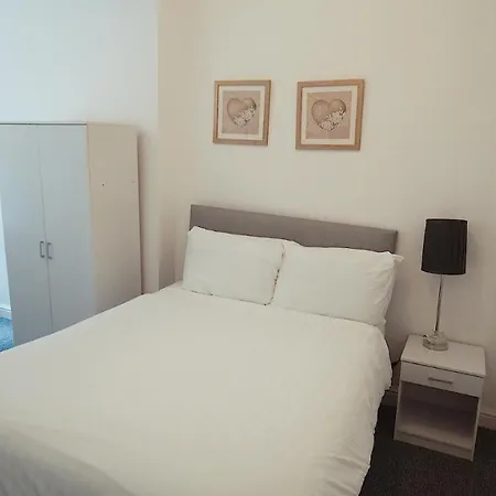 Banks Street Apartment *