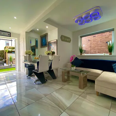 New…the Hottub House Pleasure