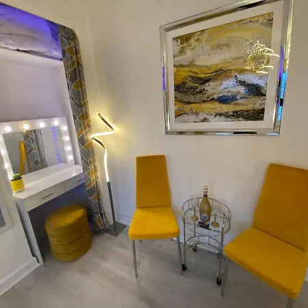 Holiday home New…the Hottub House Pleasure *